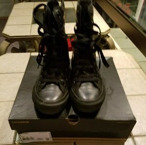 PRICE DROP TODAY ONLYSize 5 women leather converse